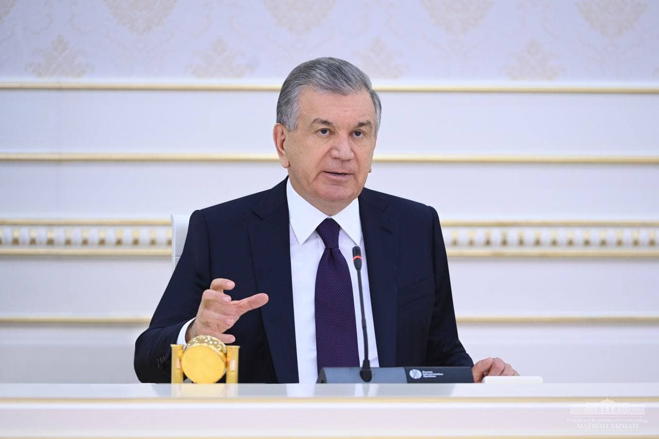 “Ҳар бир ҳокимнинг кабинети “халқ қабулхонаси” бўлади”  –  Шавкат  Мирзиёев